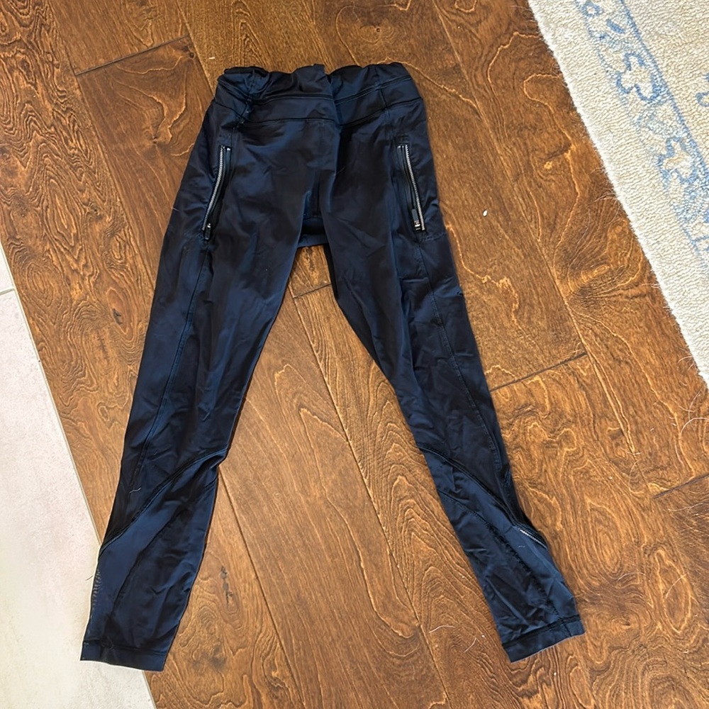Black lululemon leggings